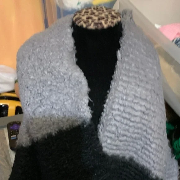 Black and Gray Textured Shawl (M-L-XL) - Picture 6 of 6